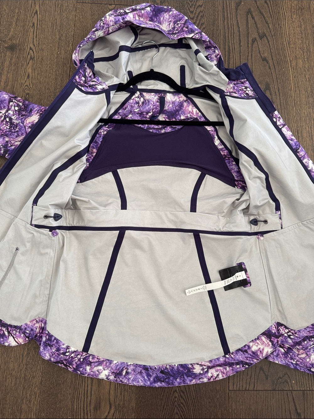 Lululemon | Rain is calling jacket | Seawheeze Exclusive NWT | size 6 - Picture 9 of 9